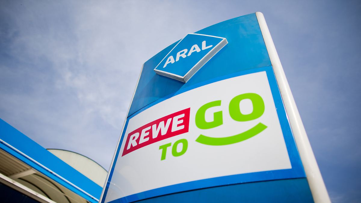 e zigarette aral tankstelle E Zigaretten Tankstelle JETZT NEU BEI UNS! Die Elfbar E-Zigaretten mit 600  Zügen in 12 verschieden Sorten!🤩 Für nur 9,99€ 🤓 #wiesloch #aral #elfbar  #eshisha #shisha #togo #heidelberg #walldorf main image 1