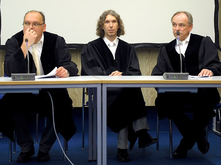 Staatsanwalt Werner Maegerle, Staatsanwalt Lars-Torben Oltrogge und Oberstaatsanwalt Oskar Gattner (v.l.).