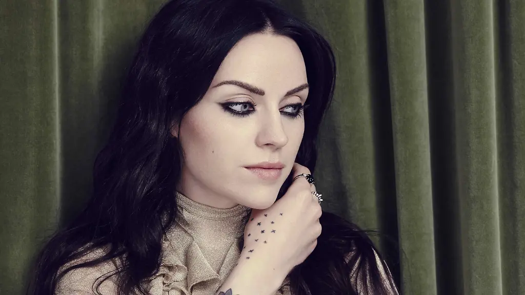 Amy-MacDonald-2016-CMS-Source