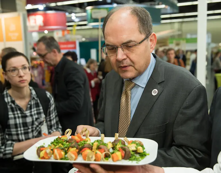 233f0c859436599178d2102915d12dfe