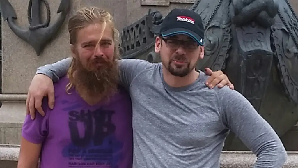 17970916-1486146523-806