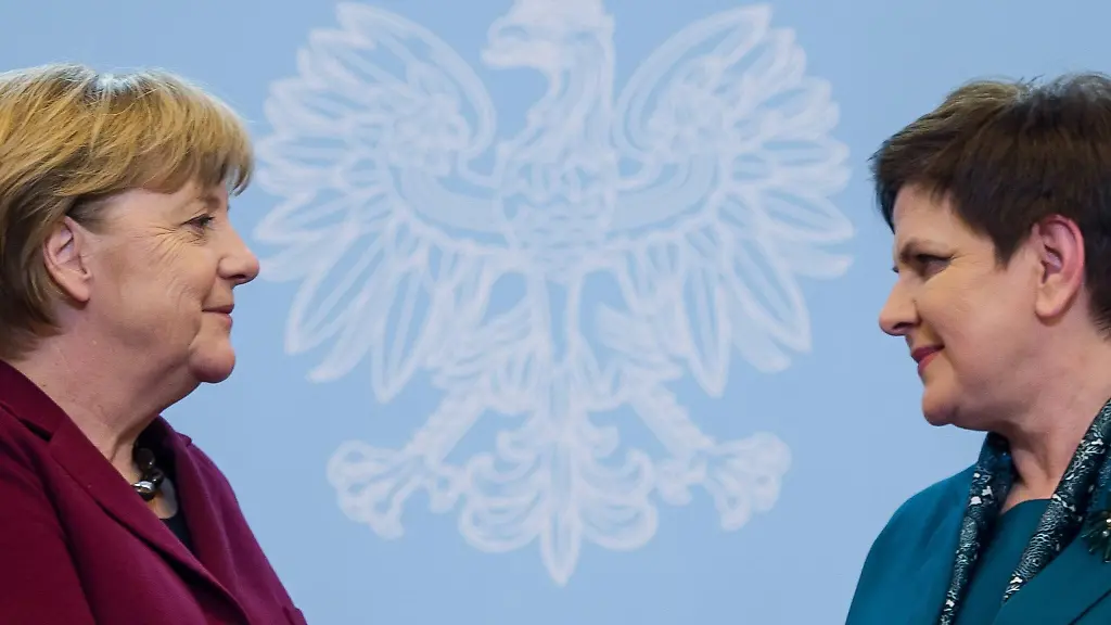 Angela-Merkel-in-Poland-Chancellor-of-Germany-Angela-Merkel-and-Prime-Minister-of-Poland-Beata-Szydlo-during-the-official-visit-on-February-7-2017-to-Warsaw-Poland