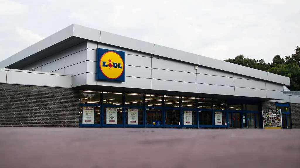 Eine-Lidl-Filiale-fotografiert-am-20-07-2016-in-Herten-Nordrhein-Westfalen-Foto-Marcel-Kusch-dpa-zu-dpa-Lidl-Erpressung-mit-Bombenexplosion-Polizei-will-Details-mitteilen-vom-21-07