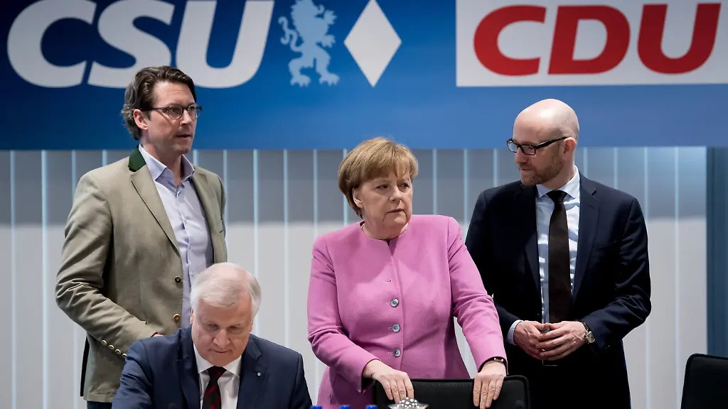 CSU-Generalsekretaer-Andreas-Scheuer-l-r-der-bayerische-Ministerpraesident-Horst-Seehofer-CSU-Bundeskanzlerin-Angela-Merkel-CDU-und-CDU-Generalsekretaer-Peter-Tauber-nehem-am-05-02-2017-in-Muenchen-Bayern-am-Spitzentreffen-von-CDU-und-CSU-in-die-CSU-Parteizentrale-teil-Die-Parteispitzen-von-CDU-und-CSU-kommen-zusammen-um-inhaltliche-Schwerpunkte-fuer-den-Bundestagswahlkampf-abzustimmen