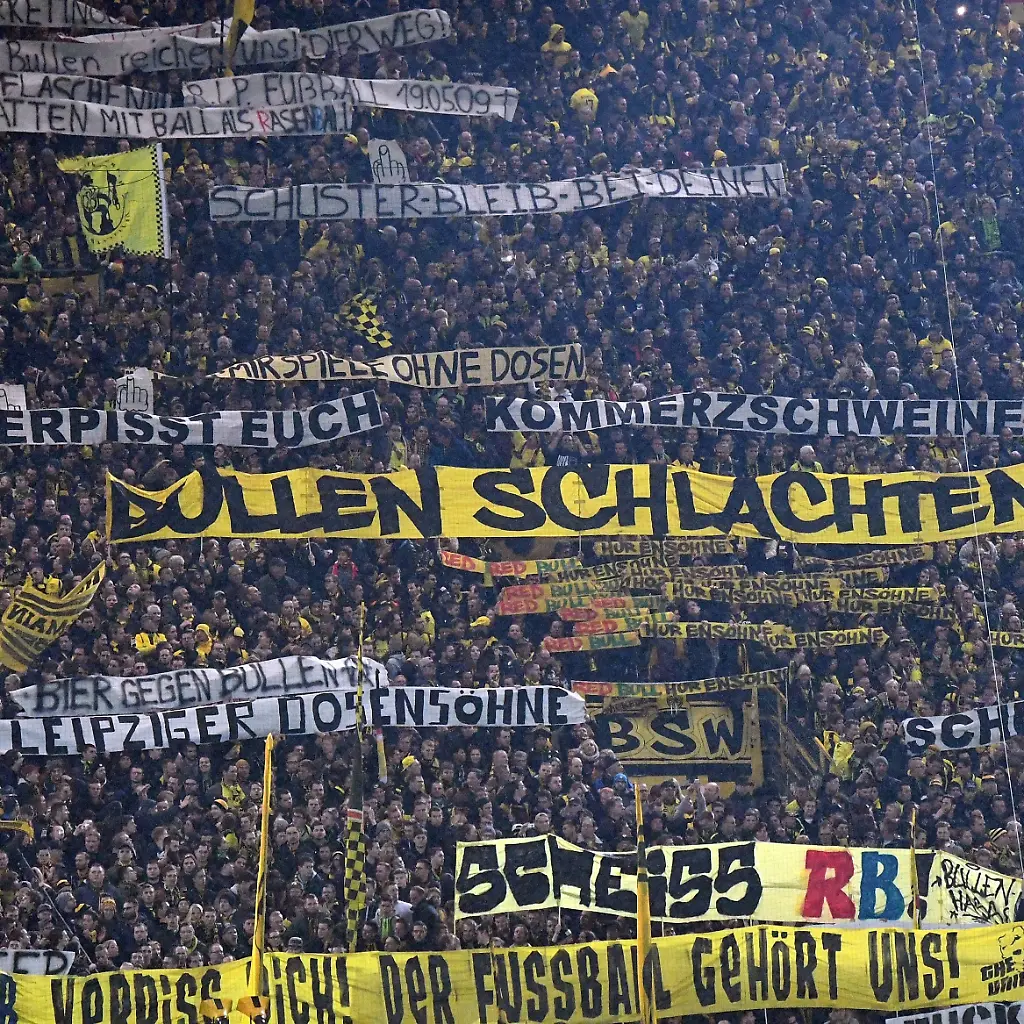 Fussball-BVB-Fans-protestieren-gegen-RB-Leipzig-04-02-2017-xjhx-Fussball-1-Bundesliga-Borussia-Dortmund-RB-Leipzig-emspor-v-l