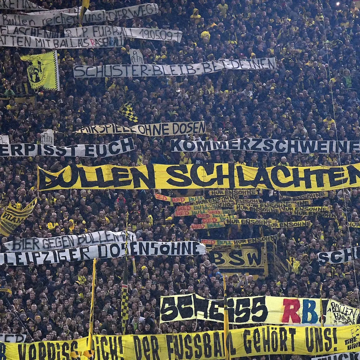 Fussball-BVB-Fans-protestieren-gegen-RB-Leipzig-04-02-2017-xjhx-Fussball-1-Bundesliga-Borussia-Dortmund-RB-Leipzig-emspor-v-l