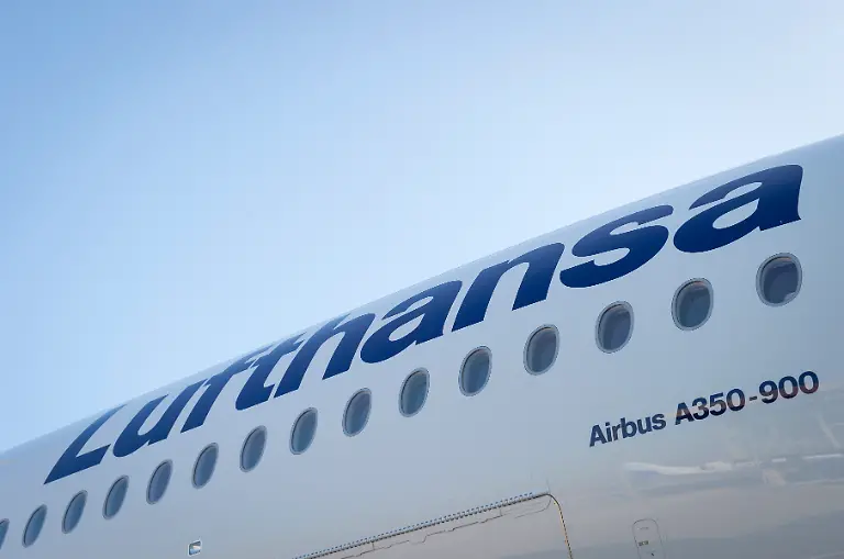 2017-A350-900-Lufthansa-Delivery-010