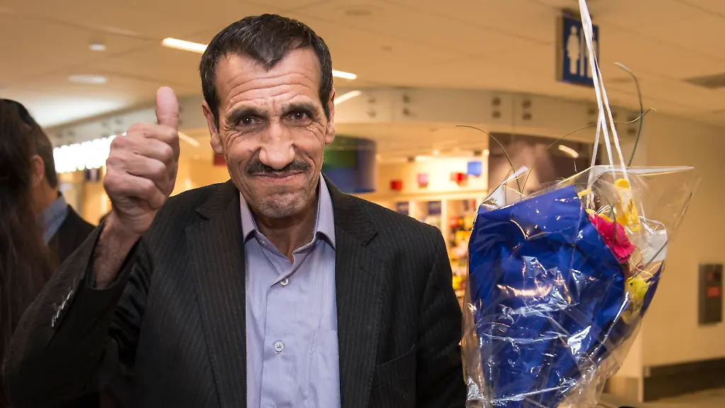 Ali-Vayeghan-gives-a-thumbs-up-after-arriving-at-the-international-terminal-at-Los-Angeles-International-Airport-in-Los-Angeles-on-Thursday-Feb-2-2017-Vayeghan-who-had-been-turned-away-from-the-airport-under-President-Donald-Trump-s-executive-order-barring-immigrants-from-seven-Muslim-majority-nations-returned-Thursday-to-an-emotional-welcome-from-family-members-who-greeted-him-with-California-grown-flowers-and-well-wishers-who-sang-This-Land-Is-Your-Land