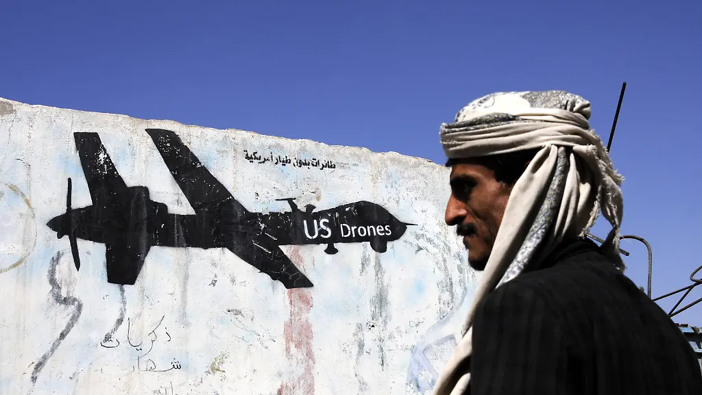 170130-SANNA-Jan-30-2017-A-Yemeni-man-walks-near-a-painting-of-US-drone-on-the-wall-in-Sanaa-Yemen-on-Jan-29-2017-At-least-25-civilians-were-killed-in-the-latest-U-S-counter-terror-raid-in-Yemen-on-Sunday-tribal-and-local-sources-in-Baida-province-told-Xinuha-YEMEN-US-AL-QAEDA-RAID-MohammedxMohammed-PUBLICATIONxNOTxINxCHN-Sanna-Jan-30-2017-a-Yemeni-Man-Walks-Near-a-Painting-of-U-S-Drone-ON-The-Wall-in-Sanaa-Yemen-ON-Jan-29-2017-AT-least-25-civilians-Were-KILLED-in-The-Latest-U-S-Counter-Terror-Raid-in-Yemen-ON-Sunday-Tribal-and-Local-Sources-in-Baida-Province-TOLD-Xinuha-Yemen-U-S