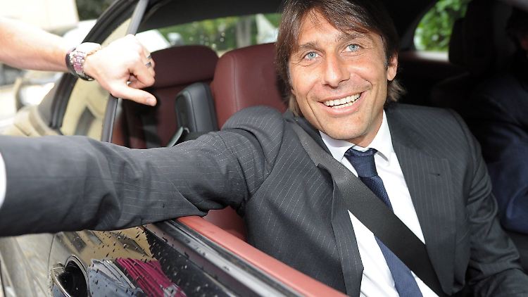 Der neue Juve-Trainer Antonio Conte fährt vor.