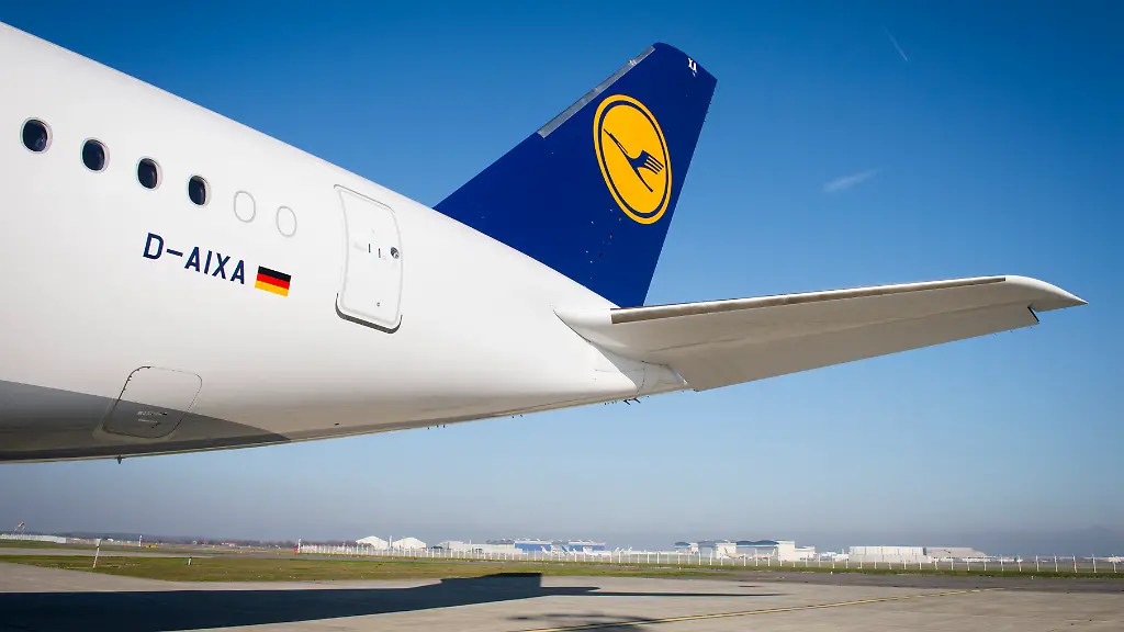 A350-900-first-delivery-Lufthansa