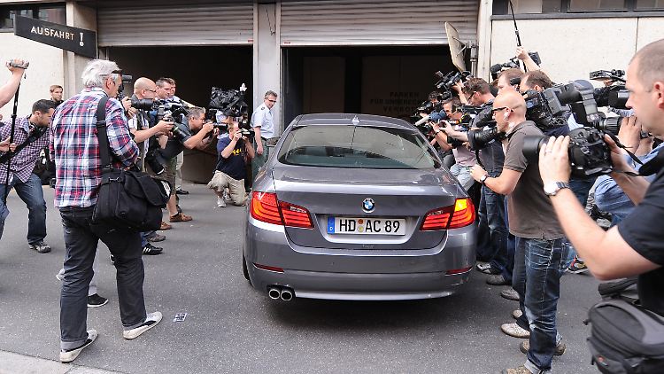 Journalisten bei der Arbeit. Hier vor dem Landgericht Mannheim.