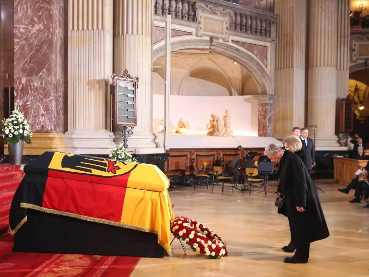 Staatsakt-fuer-Altbundespraesident