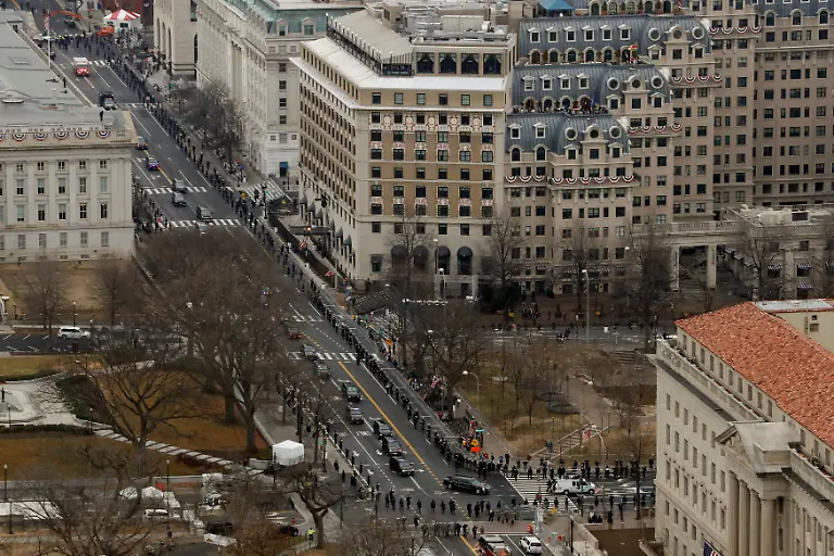 b1365d32145411116d547c9813e1275d