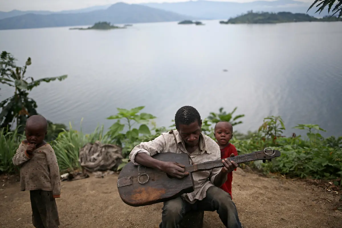 Lange-Zeit-wurden-die-Pygmaeen-diskriminiert-aber-nach-und-nach-haben-die-Ureinwohner-verstanden-dass-sie-die-gleichen-Rechte-wie-alle-anderen-haben
