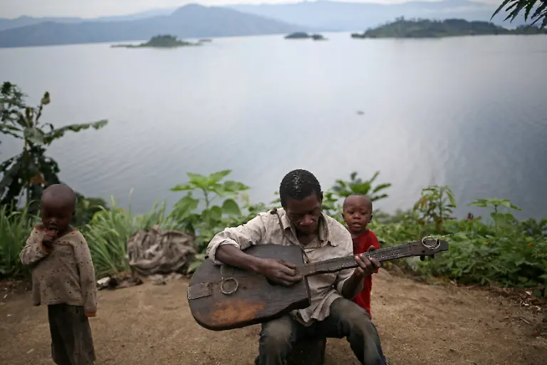 Lange-Zeit-wurden-die-Pygmaeen-diskriminiert-aber-nach-und-nach-haben-die-Ureinwohner-verstanden-dass-sie-die-gleichen-Rechte-wie-alle-anderen-haben