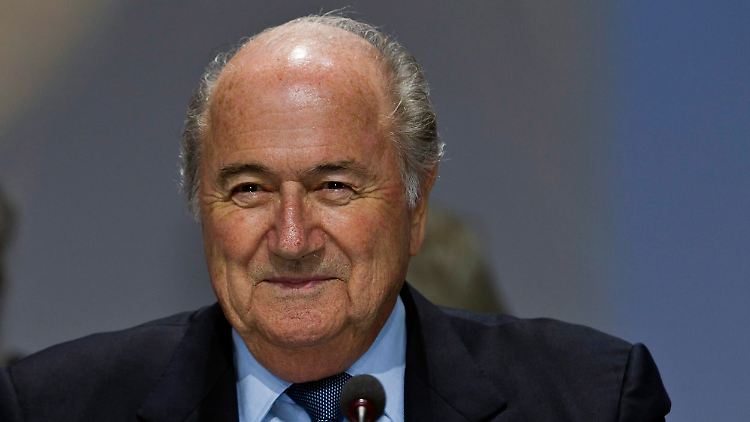 Der alte und neue Präsident heißt Joseph Blatter. Wenn er bis zum Ende seiner Amtszeit durchhält, wird er 79 Jahre alt sein.
