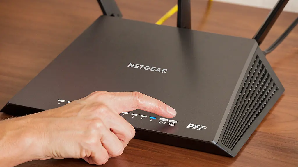 Netgear-R7300DST