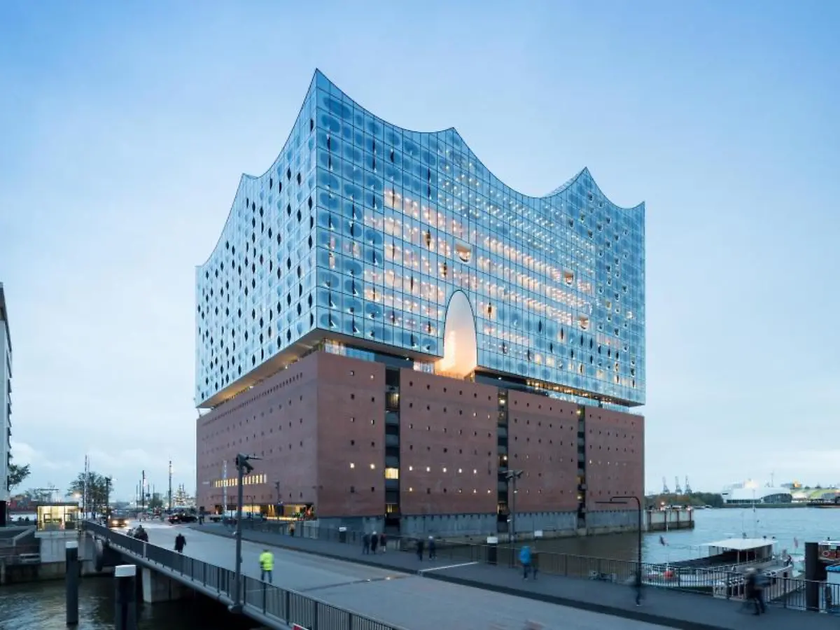 Blick-auf-die-Elbphilharmonie-in-Hamburg