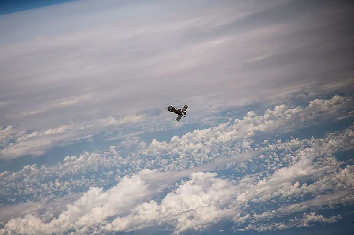 Soyuz-MS-01-is-approaching-the-ISS-1