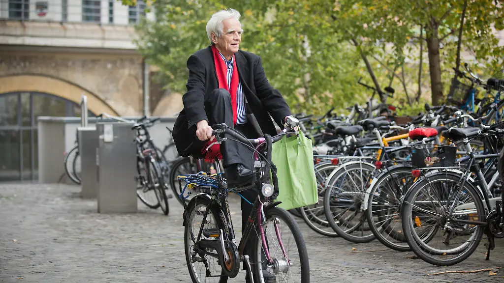 f27a8cb7162f4c4f068fe4c0a4215bb9