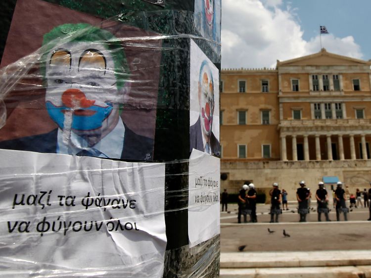Die Griechen wehren sich gegen die Kürzungen: Finanzminister Papakonstantinou als Clown auf einem Plakat.