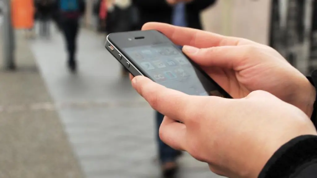 Nutzung-eines-Smartphone