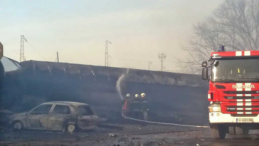 Der-Zug-war-mitten-in-dem-bulgarischen-Dorf-Hitrino-entgleist-Bei-der-Explosion-sterben-mindestens-vier-Menschen