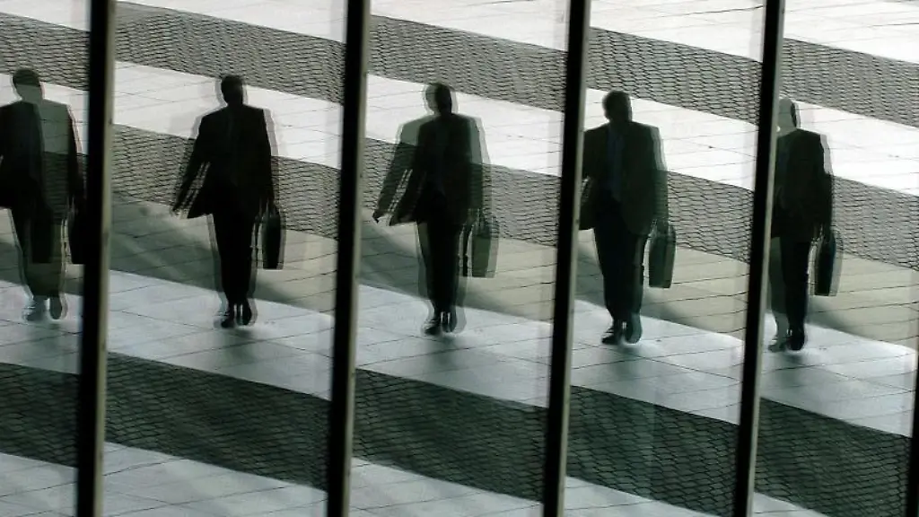 Business-Mann-im-Spiegel