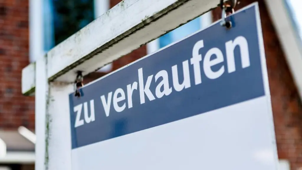 Ein-Haus-steht-zum-Verkauf