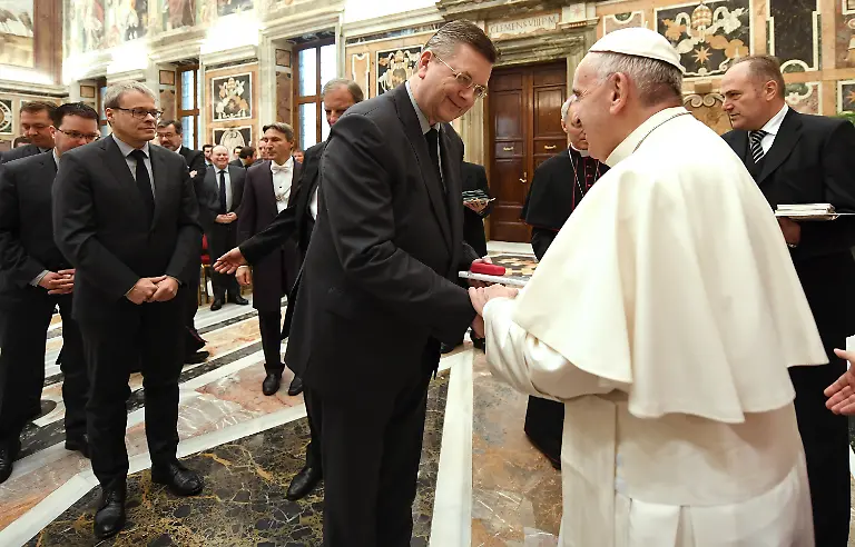 bbbca9e36605f14268a2f24cd9f3646f