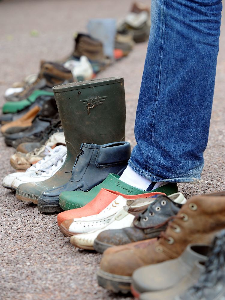 Die wiedergefundenen Schuhe konnten von ihren Besitzern am Schloss Föhren abgeholt werden.