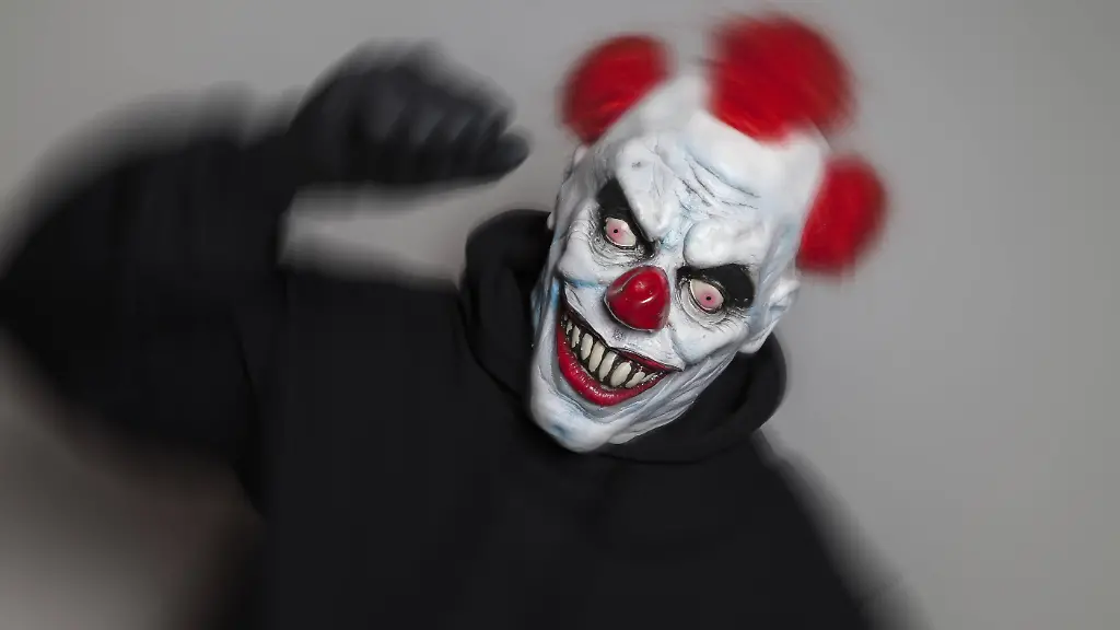 Weil-der-maskierte-Taeter-durch-den-Tritt-zu-Boden-ging-konnte-das-31-jaehrige-Opfer-fliehen