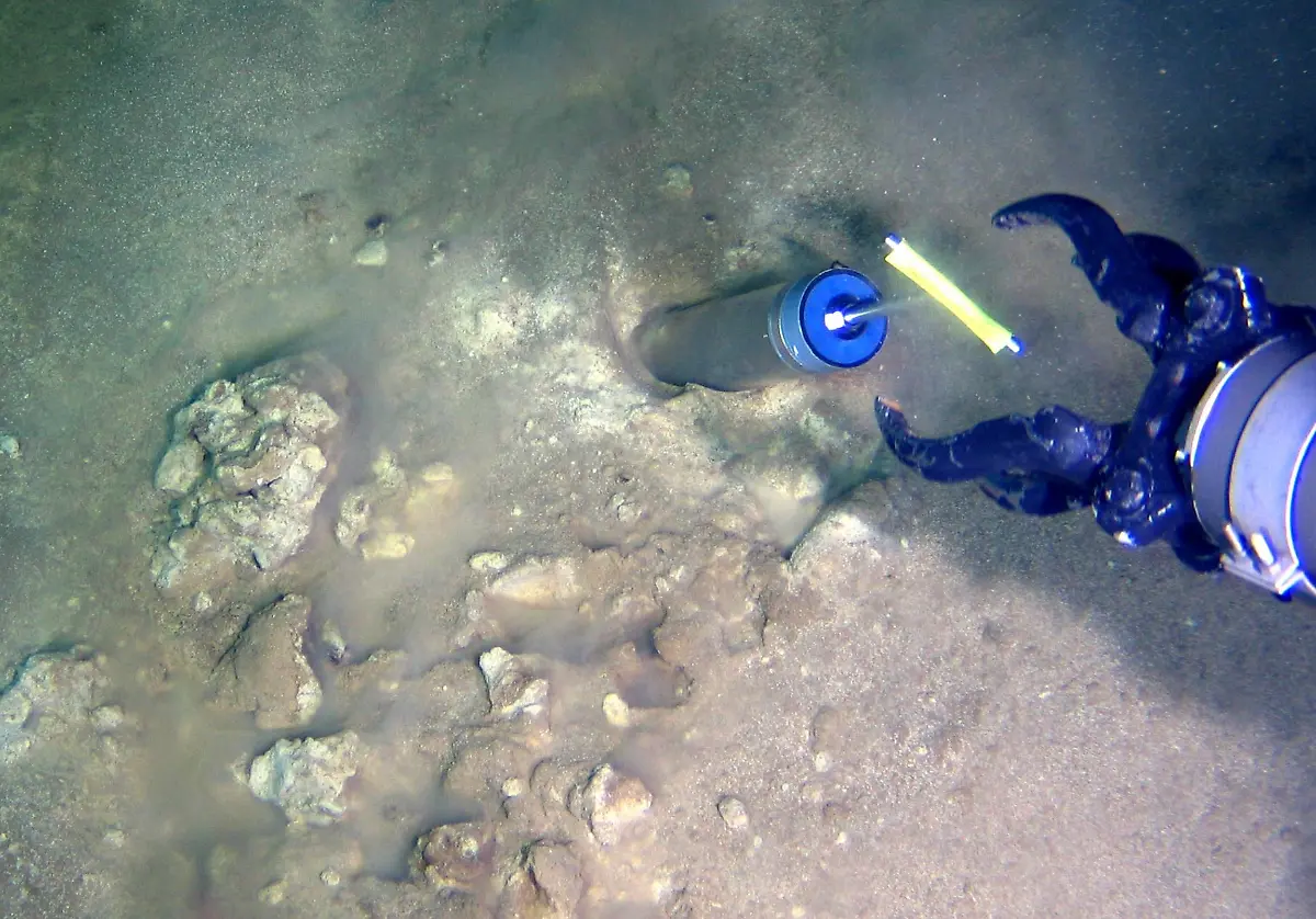 china4bemannt-mit-Roboterarm