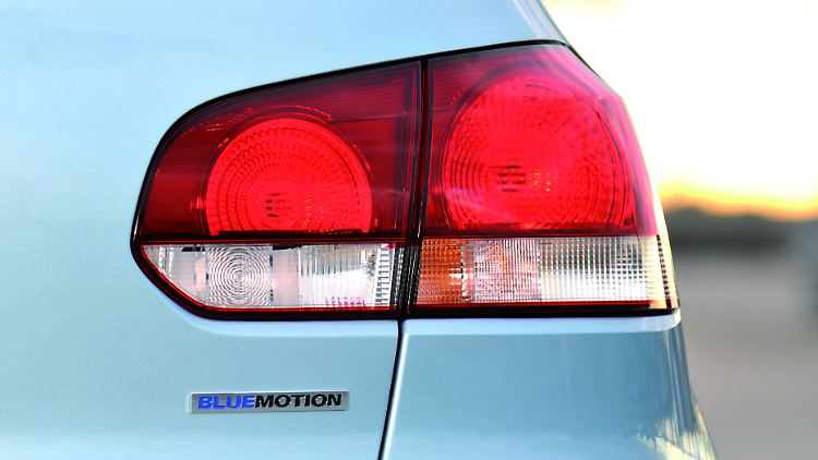 Knausern mit Ökosignet: In der BlueMotion-Version verbraucht der VW Golf im Normzyklus nur noch 3,8 Liter Diesel, was einem CO2-Ausstoß von 99 g/km entspricht.