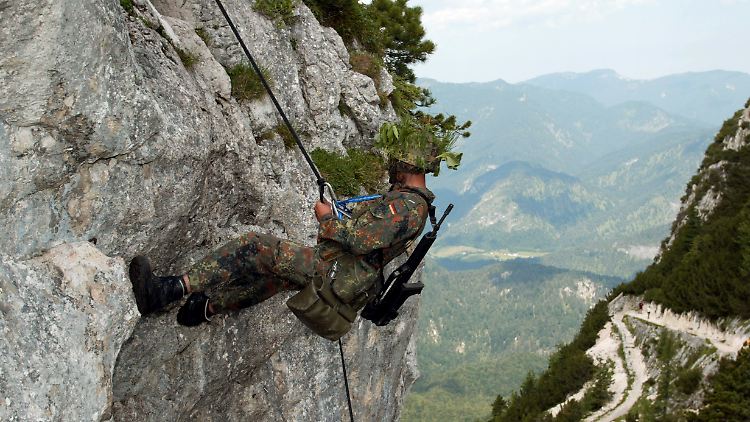 Gebirgsjäger aus Reichenhall bei einer Übung.