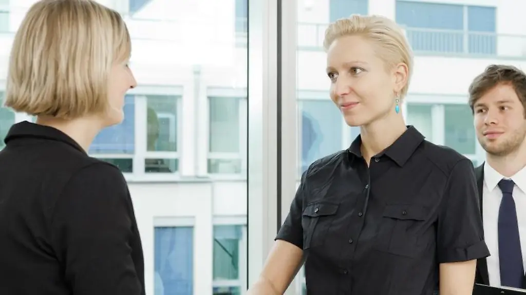 Ob-die-Integration-neuer-Mitarbeiter-gelingt-haengt-nicht-zuletzt-vom-ersten-Arbeitstag-ab-Neue-sollten-dann-zum-Beispiel-nicht-alleine-in-die-Mittagspause-gehen-muessen