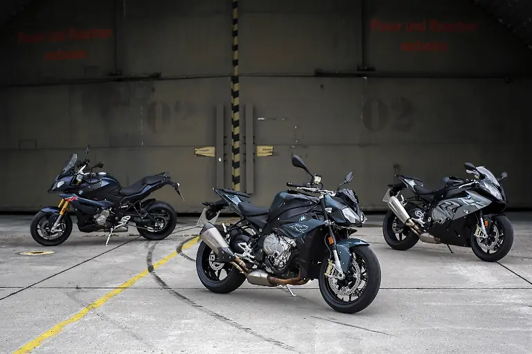 BMW-S1000XR-R-RR-von-links