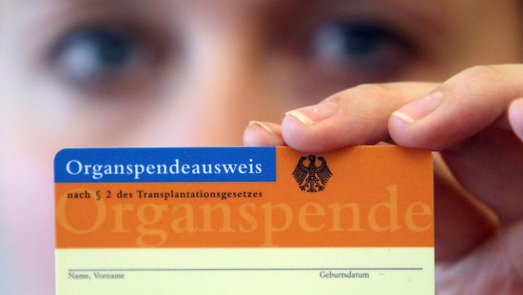 Viele Menschen sind zu einer Organspende nach ihrem Tod bereit - haben aber keinen Ausweis.