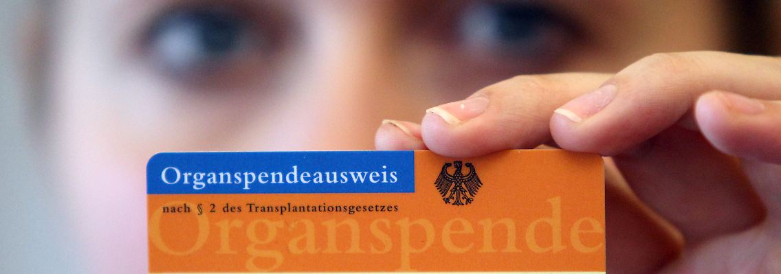 Viele Menschen sind zu einer Organspende nach ihrem Tod bereit - haben aber keinen Ausweis.