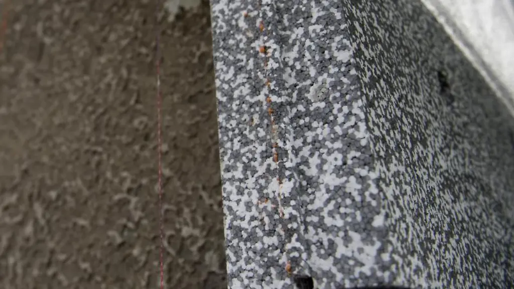 Polystyrol-Daemmstoffe-auch-Styropor-genannt-werden-unter-anderem-bei-der-Aussenwand-Daemmung-eingesetzt-Ab-jetzt-gelten-die-Stoffe-als-gefaehrliche-Abfaelle-und-muessen-gesondert-entsorgt-werden