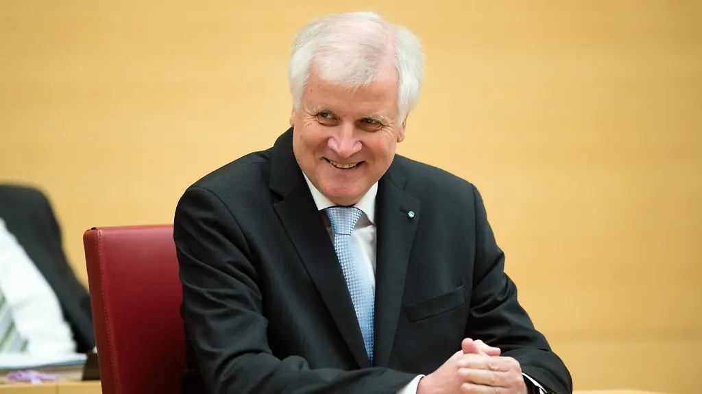 52045e20a56b48895a44473e528dc4ab