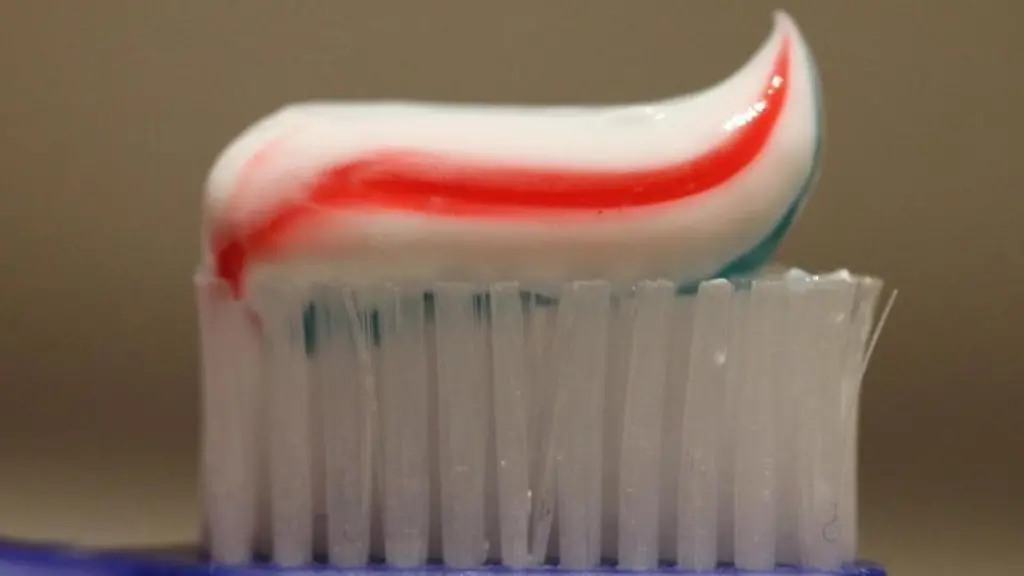 Beim-Zaehneputzen-kommt-es-auf-ein-paar-Sachen-an-die-man-beachten-sollte-Wichtig-ist-es-nicht-mit-zu-grossem-Druck-auf-die-Zaehne-zu-putzen