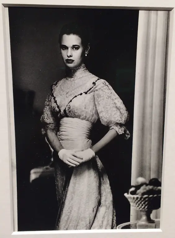 Gloria-Vanderbilt-Stokowski-in-einem-Kostuem-fuer-Molnars-Theaterstueck-Der-Schwan