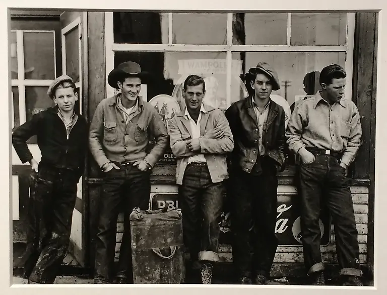 Drugstore-Cowboys-Turner-Valley-Kanada-1945