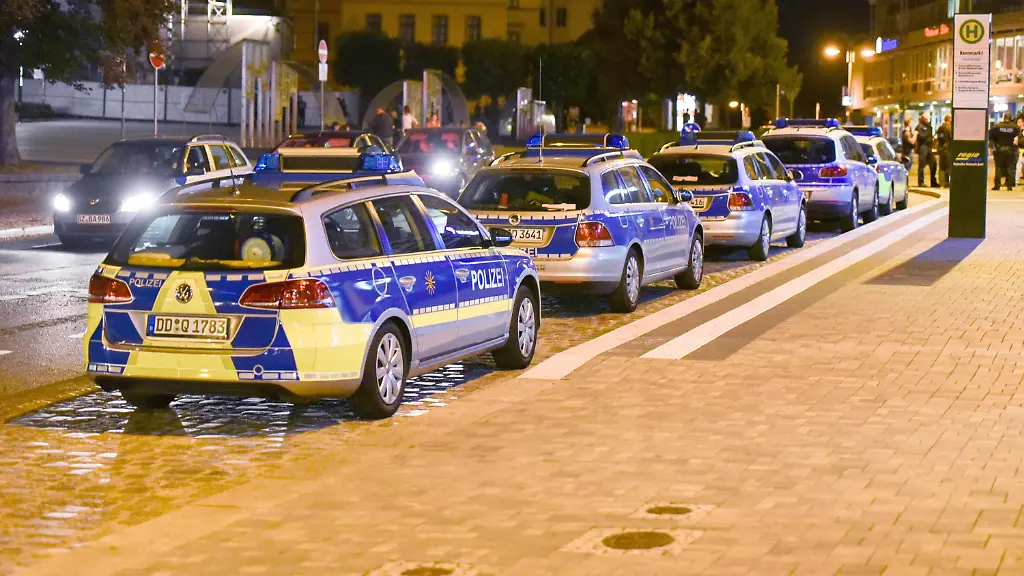 1b37dc556ab8d7ed8fed139a708b9b7e