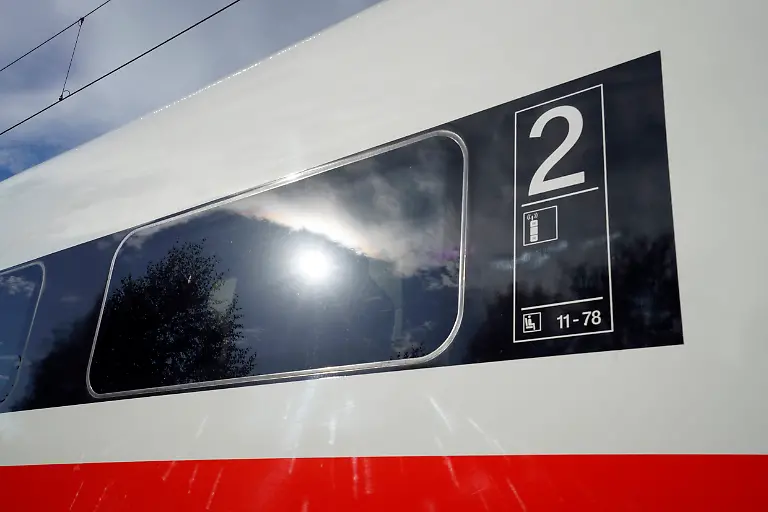 DB113064
