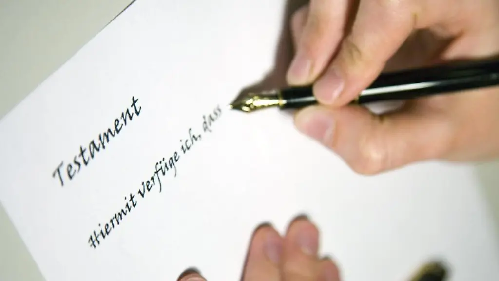 Bei-einem-Berliner-Testament-wird-festgelegt-dass-nach-dem-Tod-des-Partners-der-Hinterbliebene-den-Nachlass-erhaelt-Paare-sollten-jedoch-darauf-achten-in-solch-einem-Testament-auch-festzulegen-ueber-welche-Punkte-spaeter-einseitig-verfuegt-werden-darf