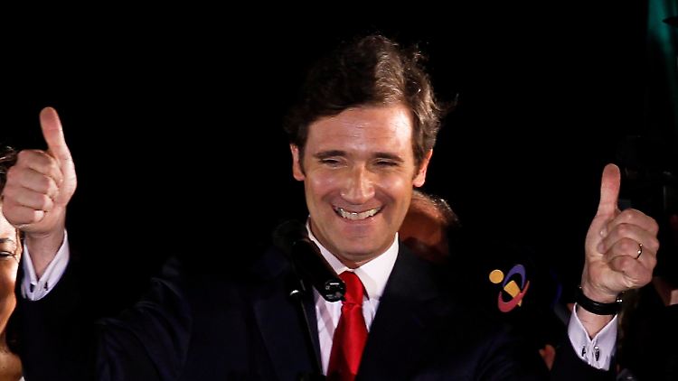 Neuer Ministerpräsident wird Pedro Passos Coelho.