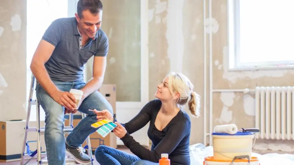 Mit-Eigenleistung-beim-Bauen-laesst-sich-Geld-sparen-allerdings-muss-man-dafuer-auch-kraeftig-malochen